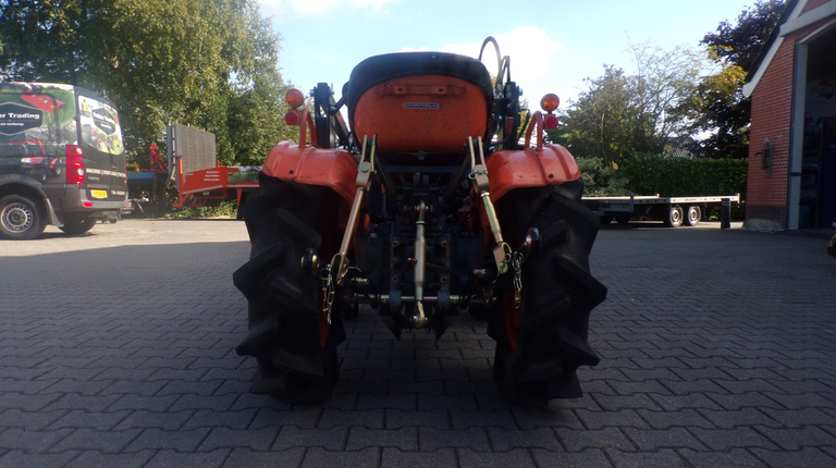 Kubota B7001 met voorlader